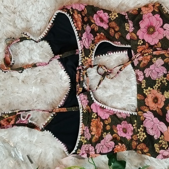 Victoria's Secret Swim Ruffle Boho Swimsuit with Crochet Trim‎ Size XL - Picture 11 of 13